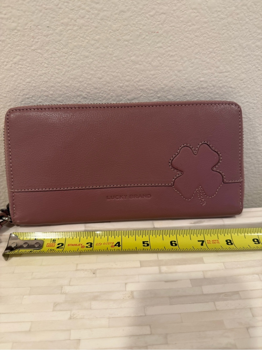 Lucky Brand Mauve Pink Wristlet Wallet with Clover Detail - Picture 3 of 6